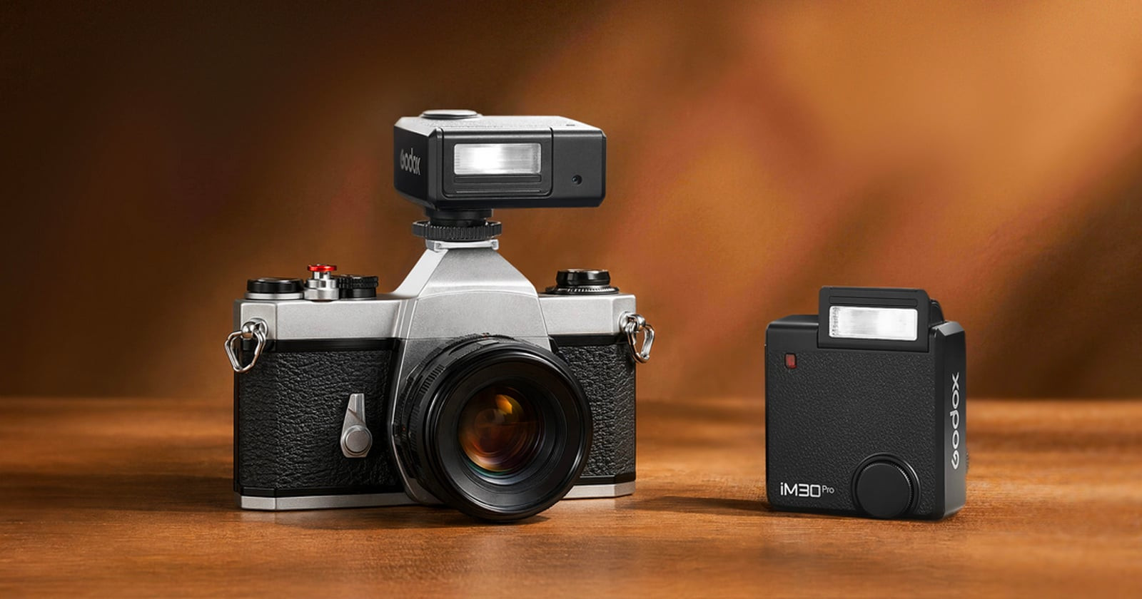 Đánh Giá Godox iM30Pro: Flash Nhỏ Gọn Với Thiết Kế Cổ Điển