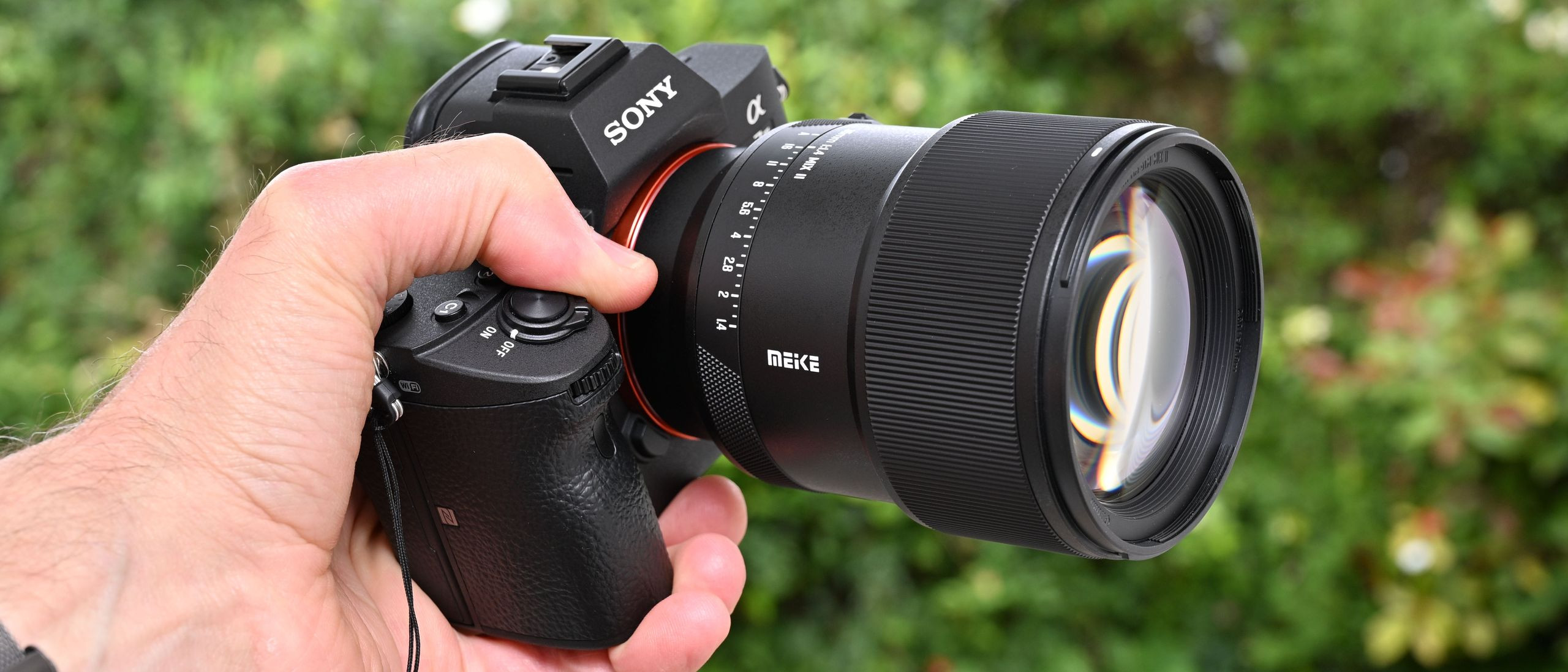 Đánh Giá Meike 85mm f/1.4 Mix II: Nâng Cấp Đẳng Cấp Cho Chân Dung