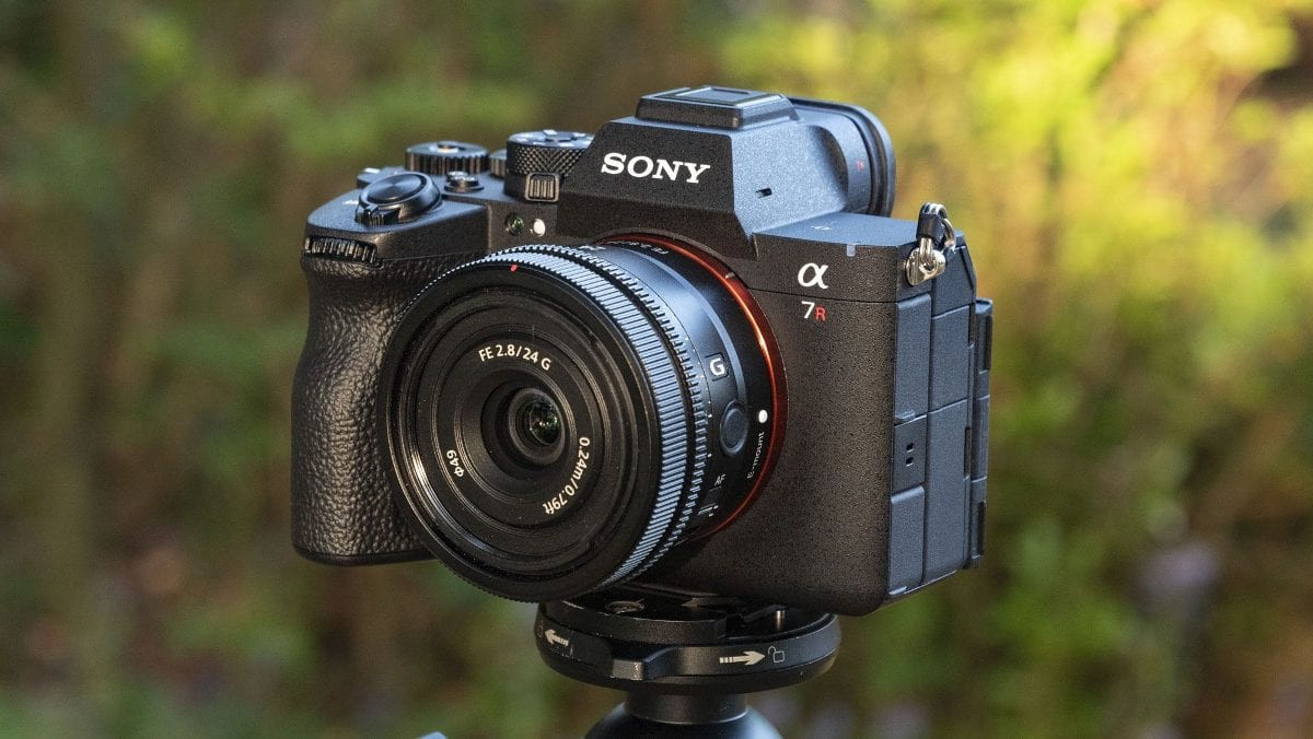 Đánh Giá Sony A7R V: Siêu Phẩm Full-Frame AI Focus Bá Đạo Tại