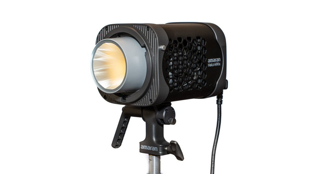 Đánh Giá amaran Halo 600x: Đèn COB Mạnh Mẽ Cho Mọi Bối Cảnh Sáng