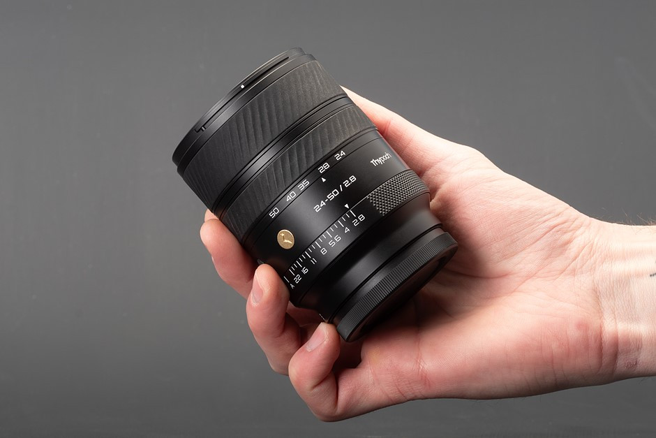 Đánh giá: Lens 'Tân Binh' Nào Đủ Sức So Kè Ống Kính Sony Đỉnh Cao?