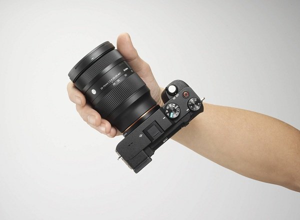 Đánh giá Sigma 28-70mm f/2.8 DG DN: Lens đa dụng 'ngon-bổ-rẻ' cho Sony FE
