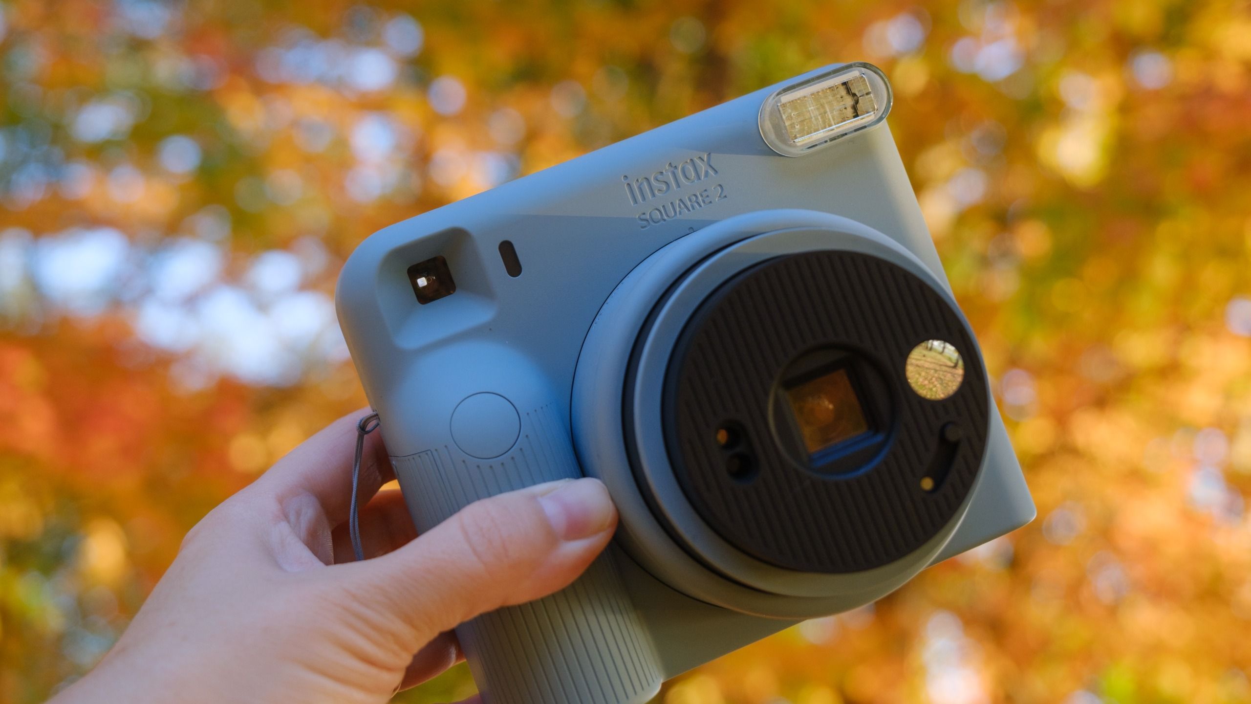 Fujifilm Instax Square 2: Máy Ảnh Lấy Liền Sáng Tạo Màu Sắc Mới