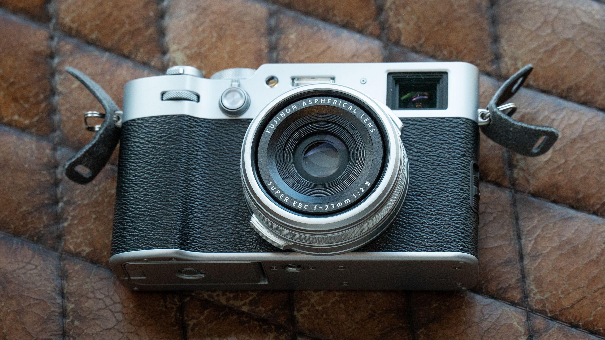 Fujifilm X100VI: Bí Quyết Sở Hữu Không Trả Giá Cắt Cổ