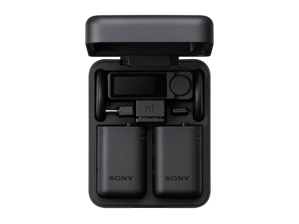 Hộp sạc thông minh Sony ECM-W5 mở nắp chứa gọn 2 micro phát ECM-W5T, 1 bộ thu ECM-W5R và các đầu chuyển