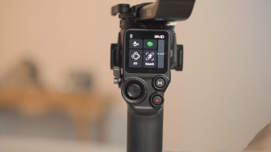 Thao tác quay góc thấp tự nhiên với tay cầm điện tử trên DJI RS 5