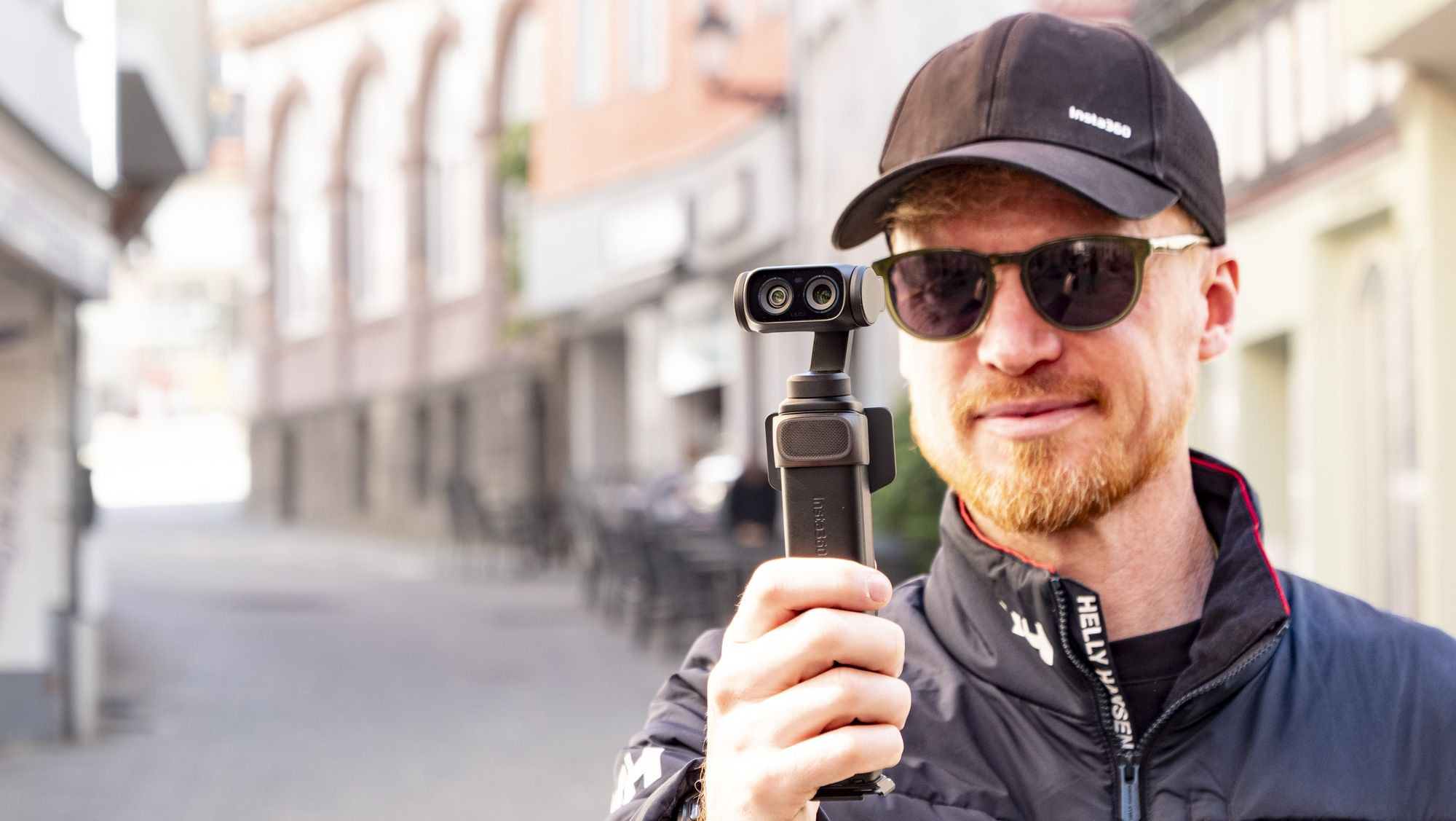 Insta360 Luna đối đầu với DJI Pocket 4: Liệu là game-changer?