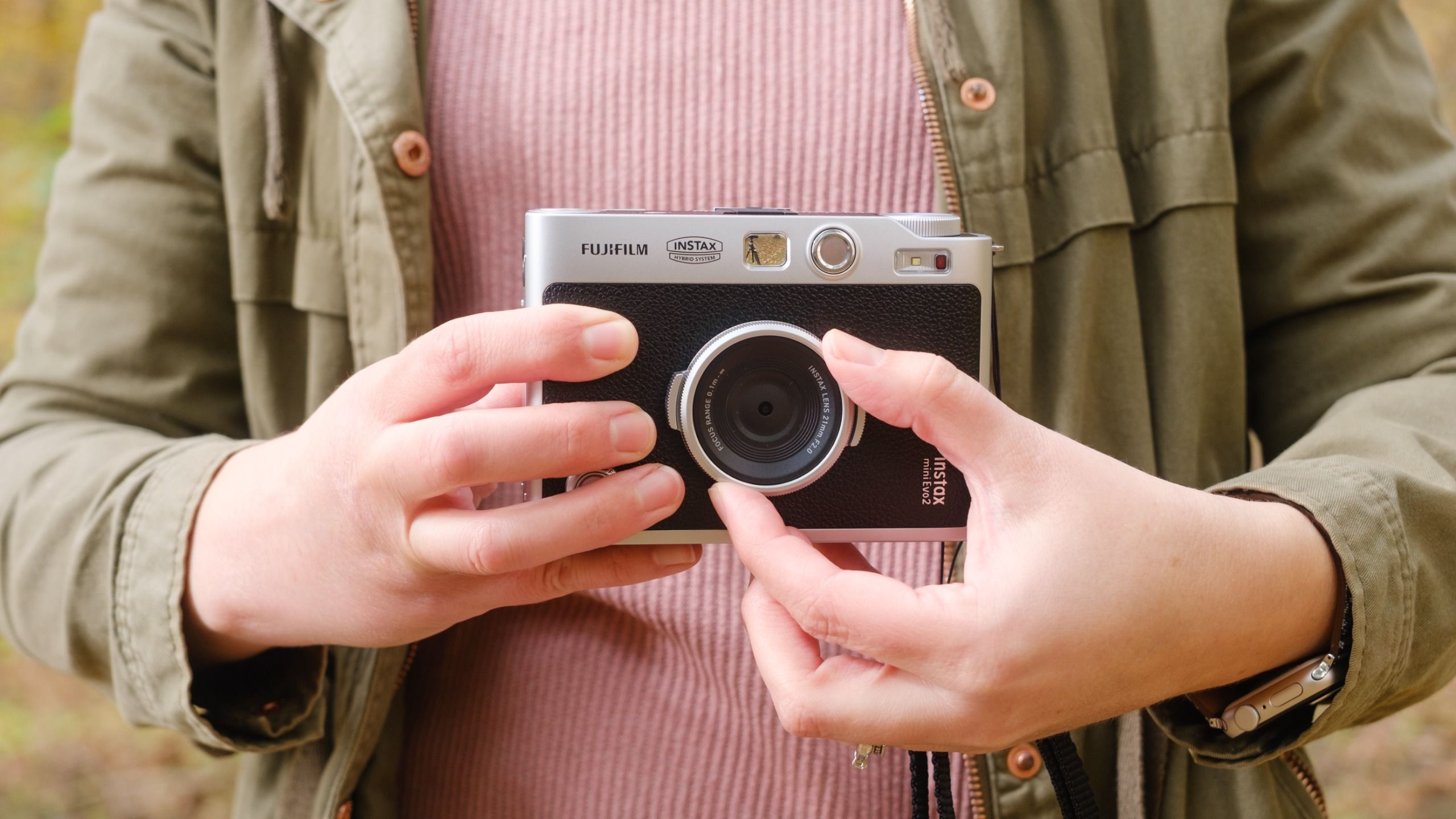 Instax Mini Evo 2: Máy Ảnh Lai Sáng Tạo Cho Tín Đồ Low-fi