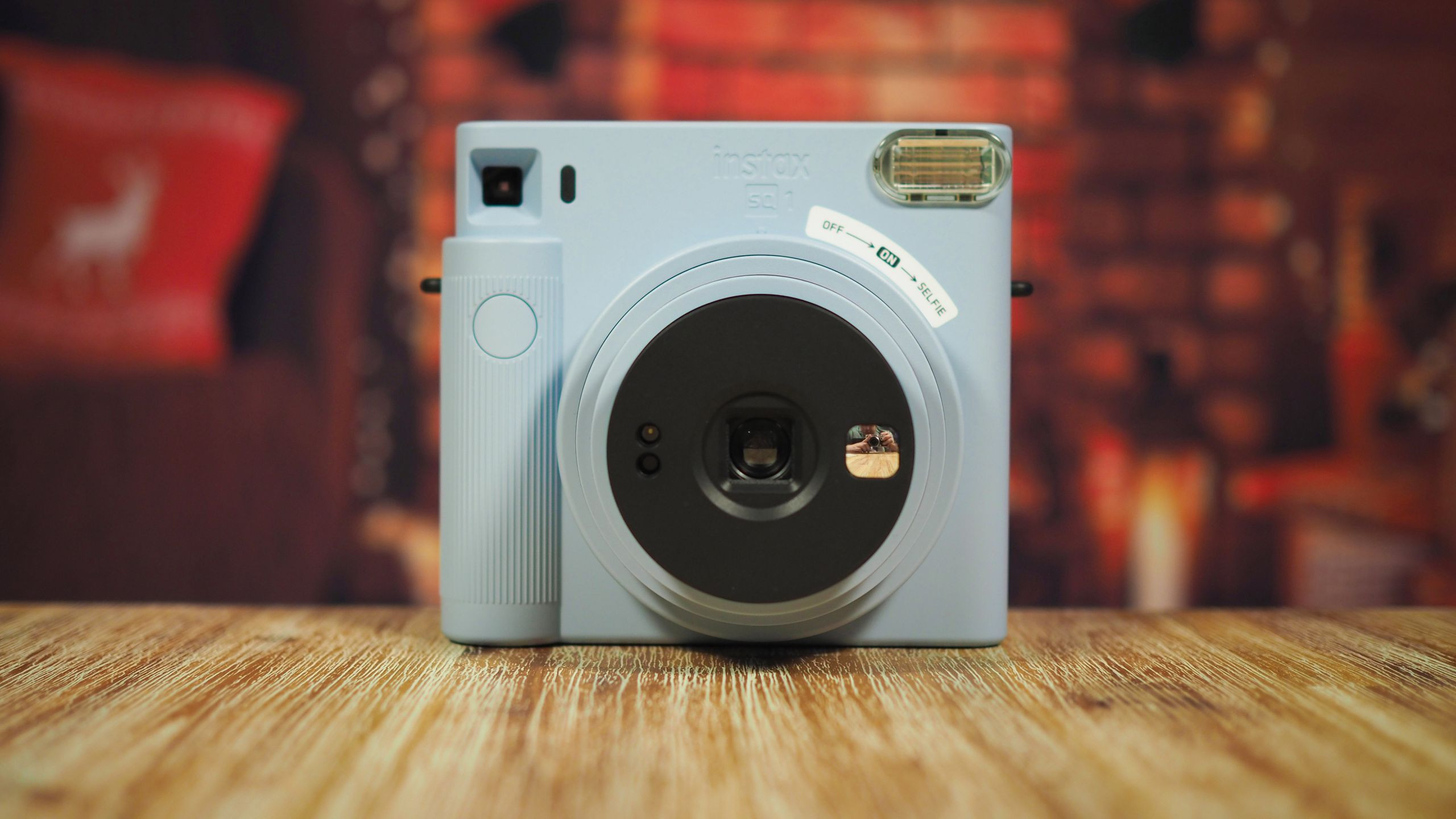 Instax Square SQ1: Xu Hướng Hoài Niệm Đẩy Doanh Số Tăng Vọt 2026