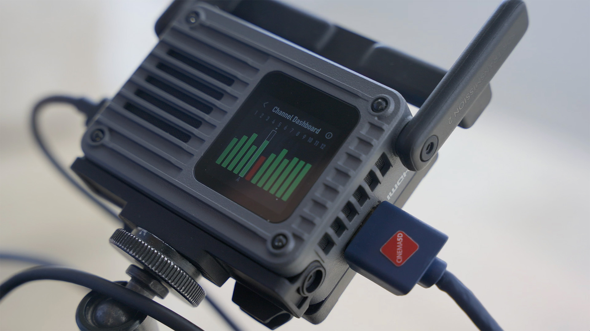 Thử nghiệm truyền tín hiệu không dây DJI SDR Transmission 2 từ bên trong xe ô tô di chuyển