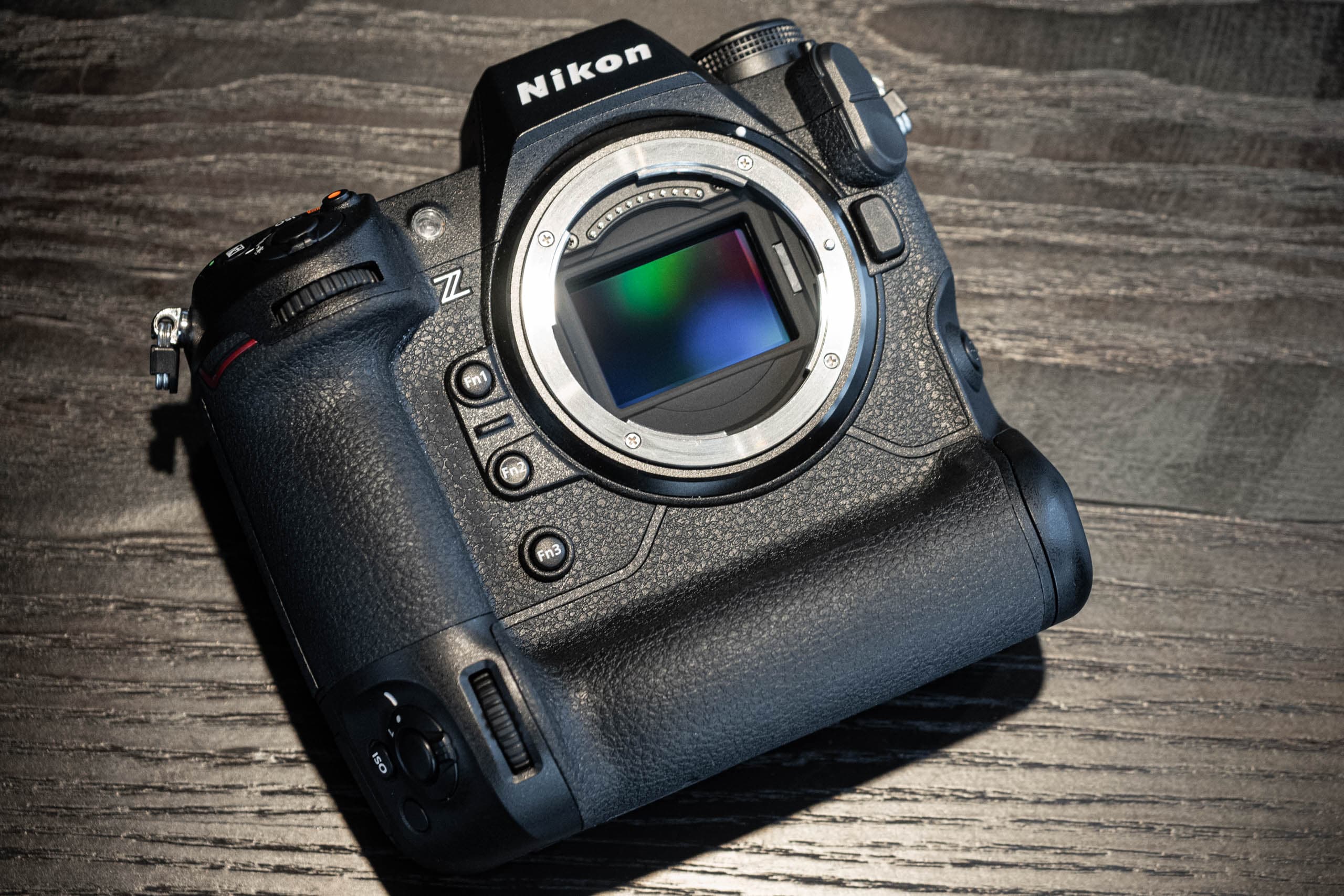 Cảm biến full-frame Stacked CMOS 45.7MP trên Nikon Z9