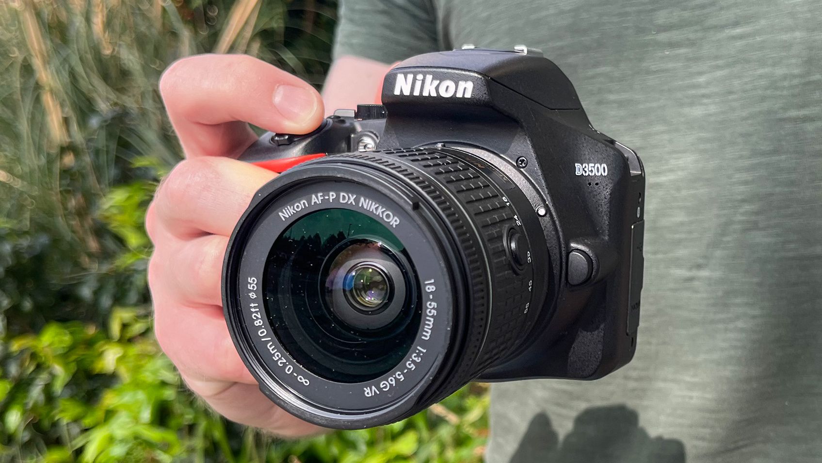 Máy ảnh DSLR nhập môn Nikon D3500 từng là điểm chạm tiếp cận hàng triệu người mới chơi