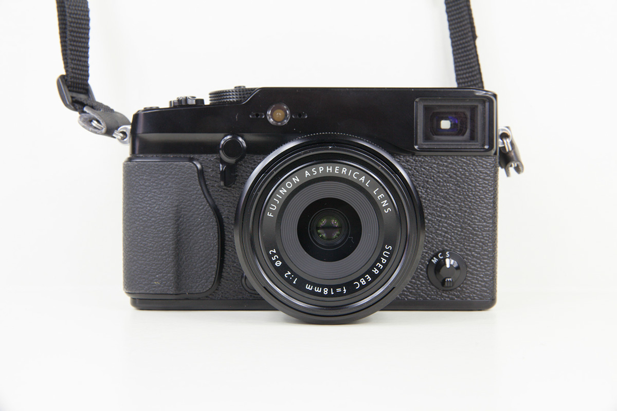 Máy ảnh mirrorless ống kính rời Fujifilm X-Pro1 ra mắt tháng 1 năm 2012