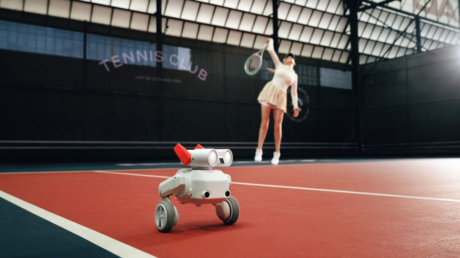 Mondo Robotics BENI ghi hình vận động viên chơi Tennis trên sân cỏ