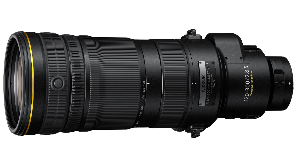 Ống kính Nikon Z 120-300mm f/2.8 TC VR S gắn trên thân máy Nikon Z9