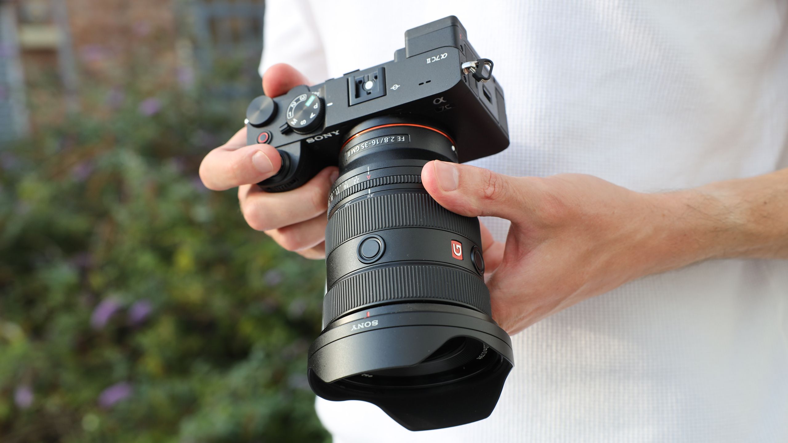 Top Ống Kính Tốt Nhất cho Sony A7C/A7C II: Nhỏ Gọn, Mạnh Mẽ