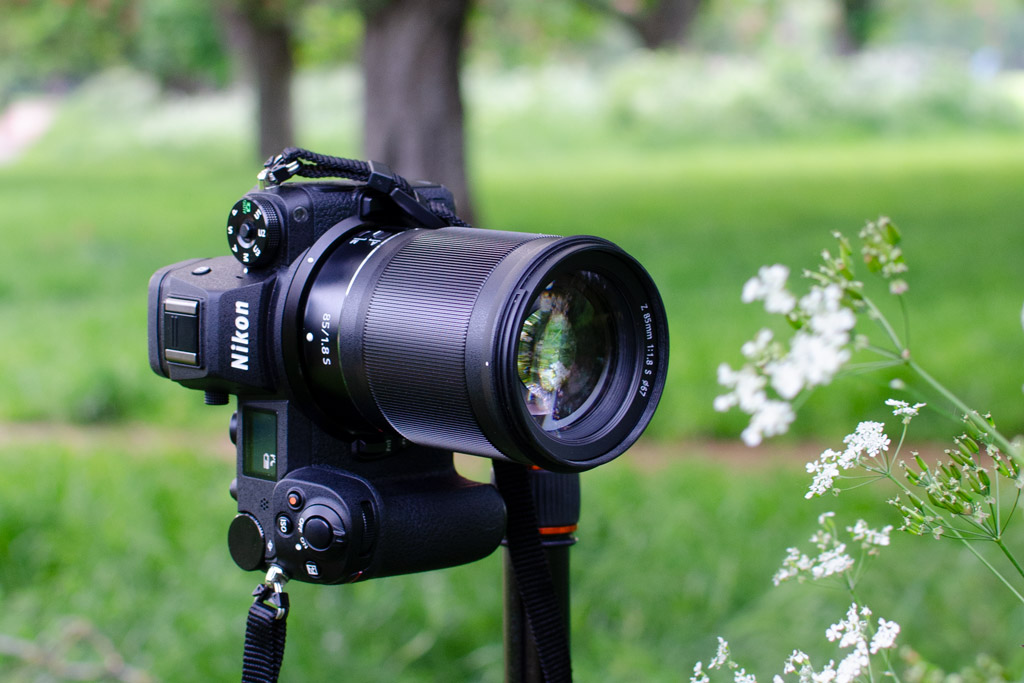 Máy ảnh Nikon Z7 II mirrorless full-frame độ phân giải cao