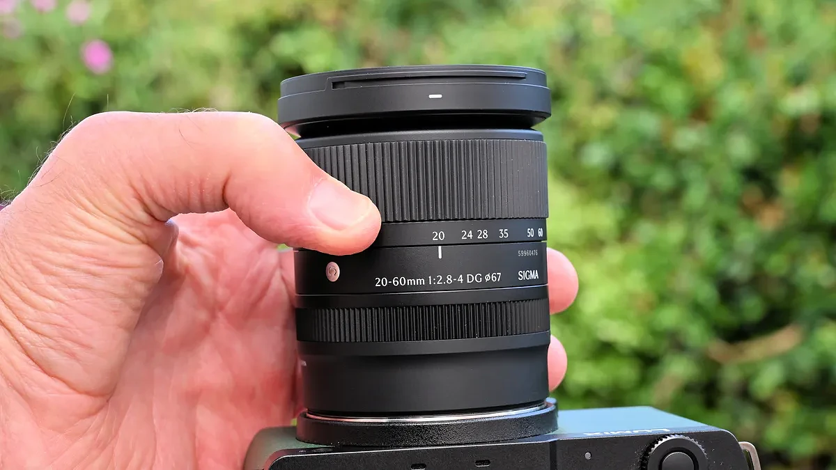 Review Sigma 20-60mm f/2.8-4 DG C: Lens zoom đa năng