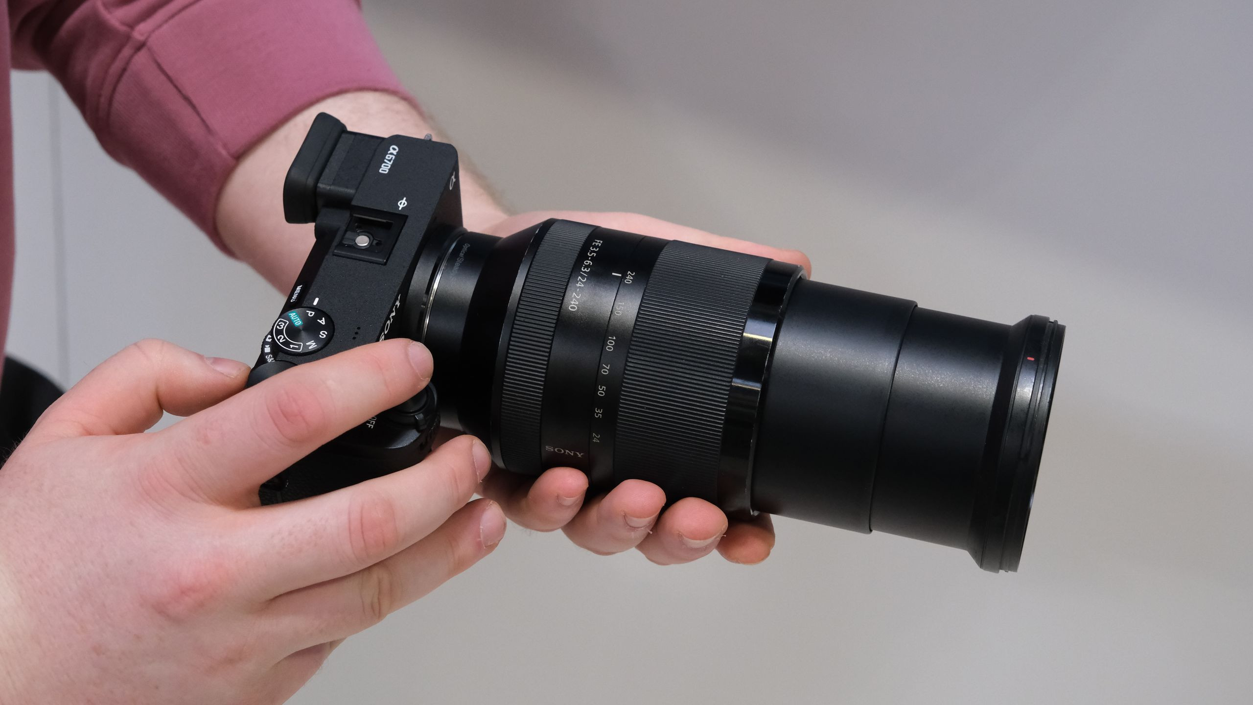 Review Sony FE 24-240mm f/3.5-6.3 OSS: Ống Kính Đa Dụng Bá Đạo