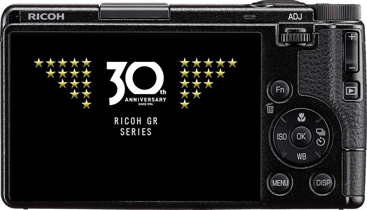 Ricoh Ra Mắt GR WORLD 2.0 & Firmware Mới Kỷ Niệm 30 Năm: Chia Sẻ Recipe Màu Qua QR, Đổi Màn Hình Tắt Máy GR IV, GR III, GR IIIx