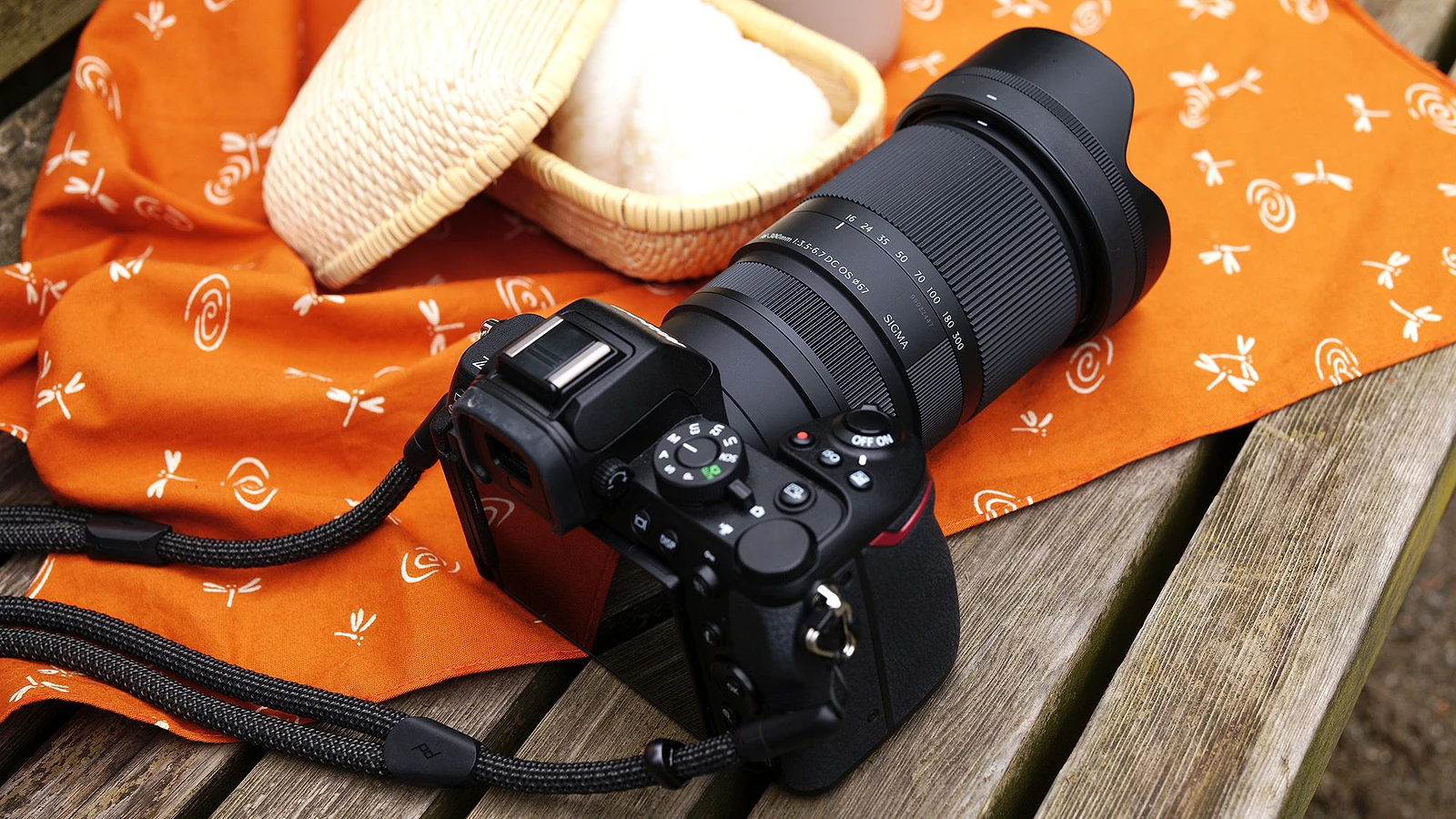 Sigma Zoom Lens Nikon Z: Siêu Zoom Toàn Diện Cho Crop Sensor