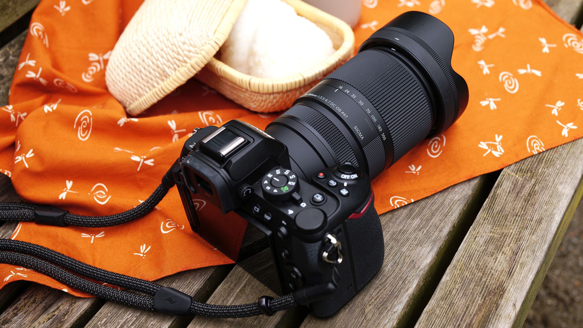 Sigma Zoom Lens Nikon Z: Siêu Zoom Toàn Diện Cho Crop Sensor