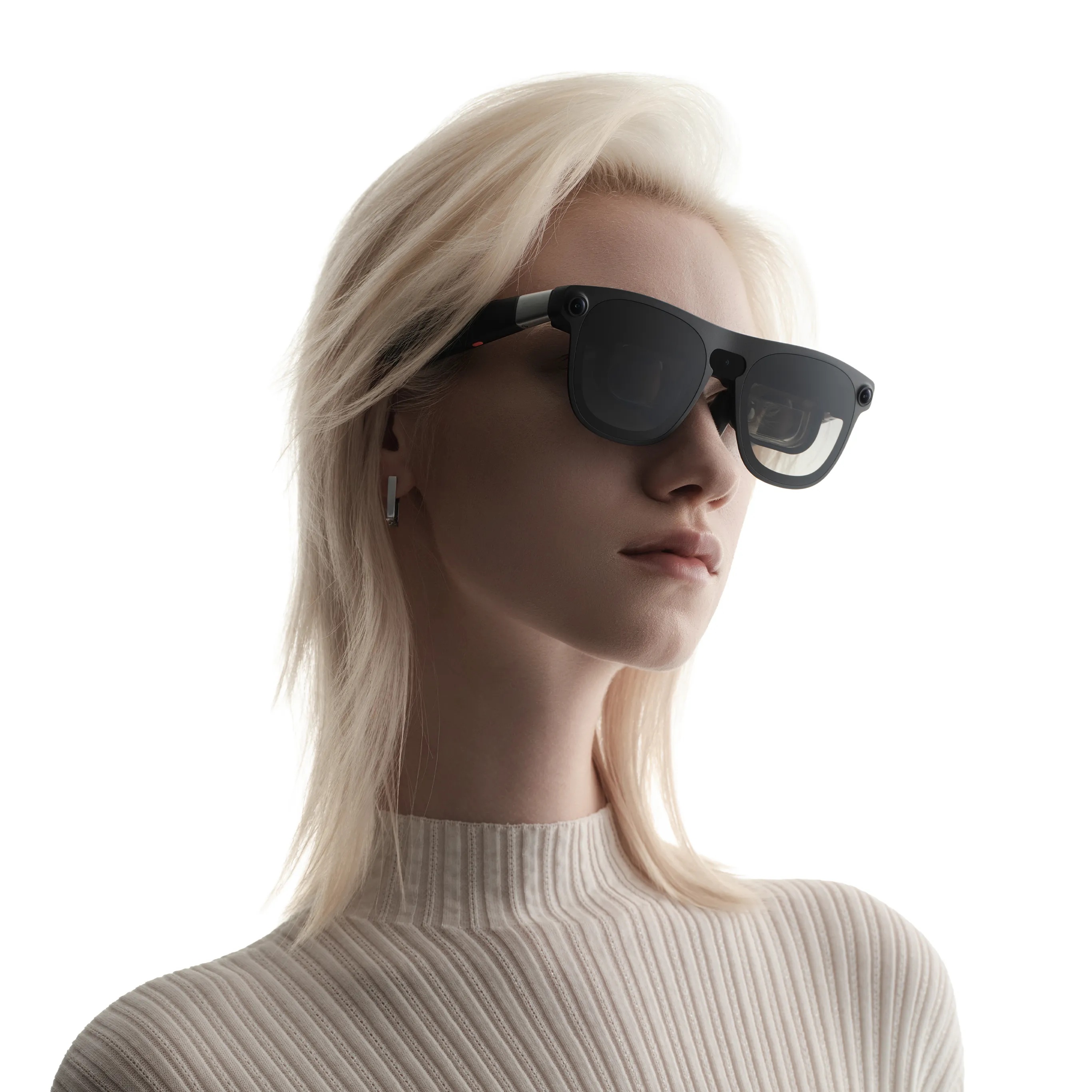 Model đeo kính thực tế mở rộng XREAL Aura vô cùng thời trang và nhỏ gọn