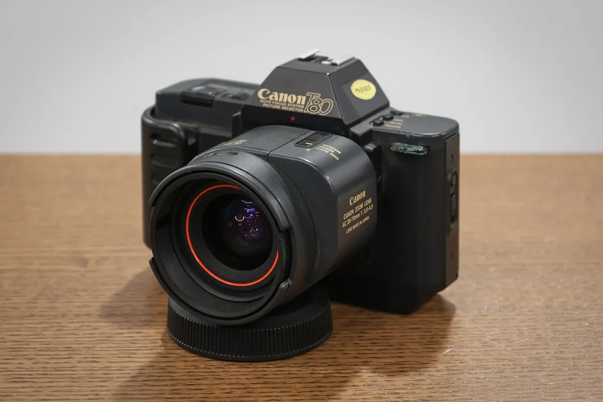 Canon R8 Mark II: Phân Tích Thiết Kế Giữa Hiện Đại và Di Sản Canon - Hình 1