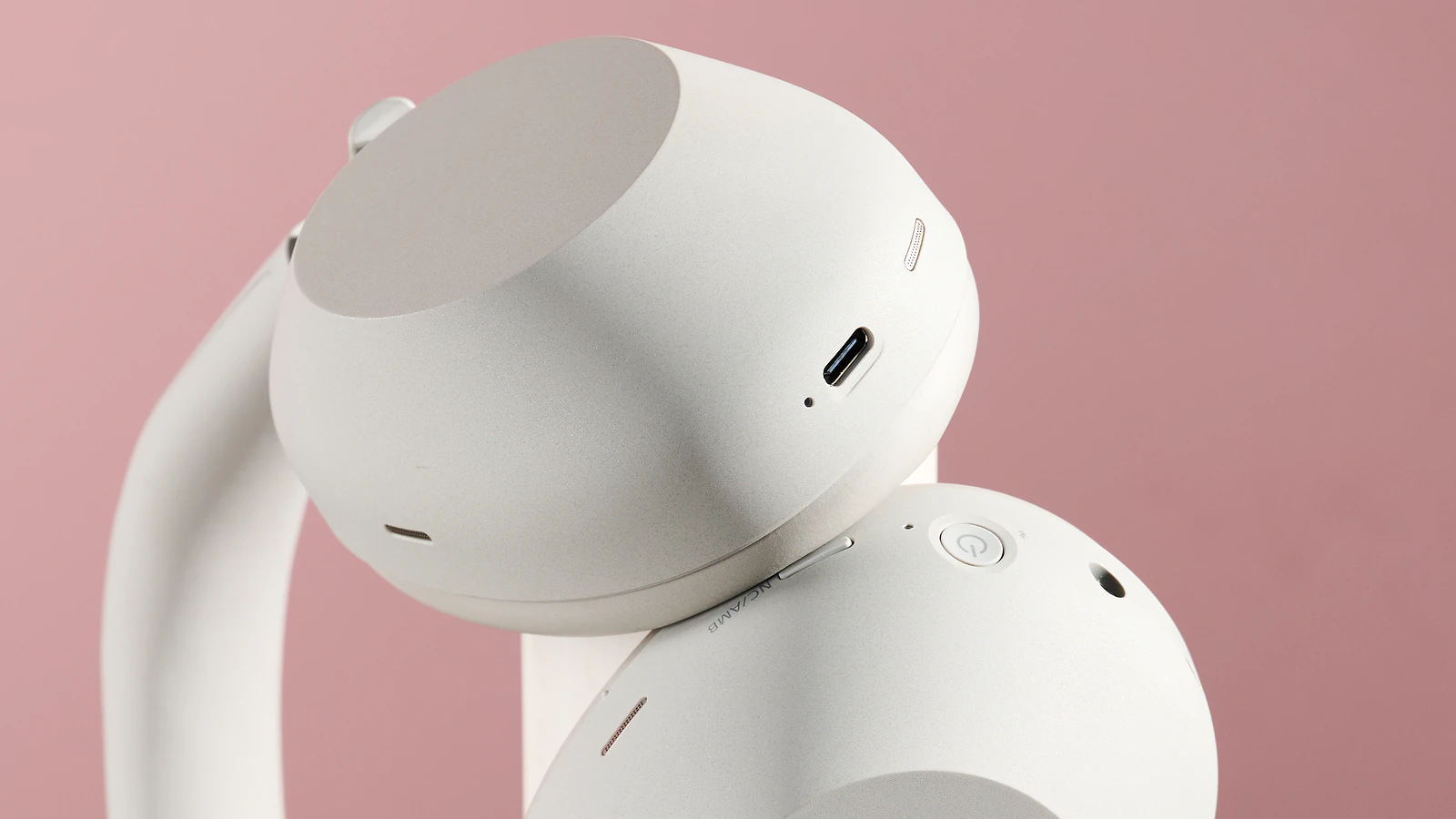 So Sánh AirPods Max 2 vs Sony WH-1000XM6: Ai Là Người Chiến Thắng?