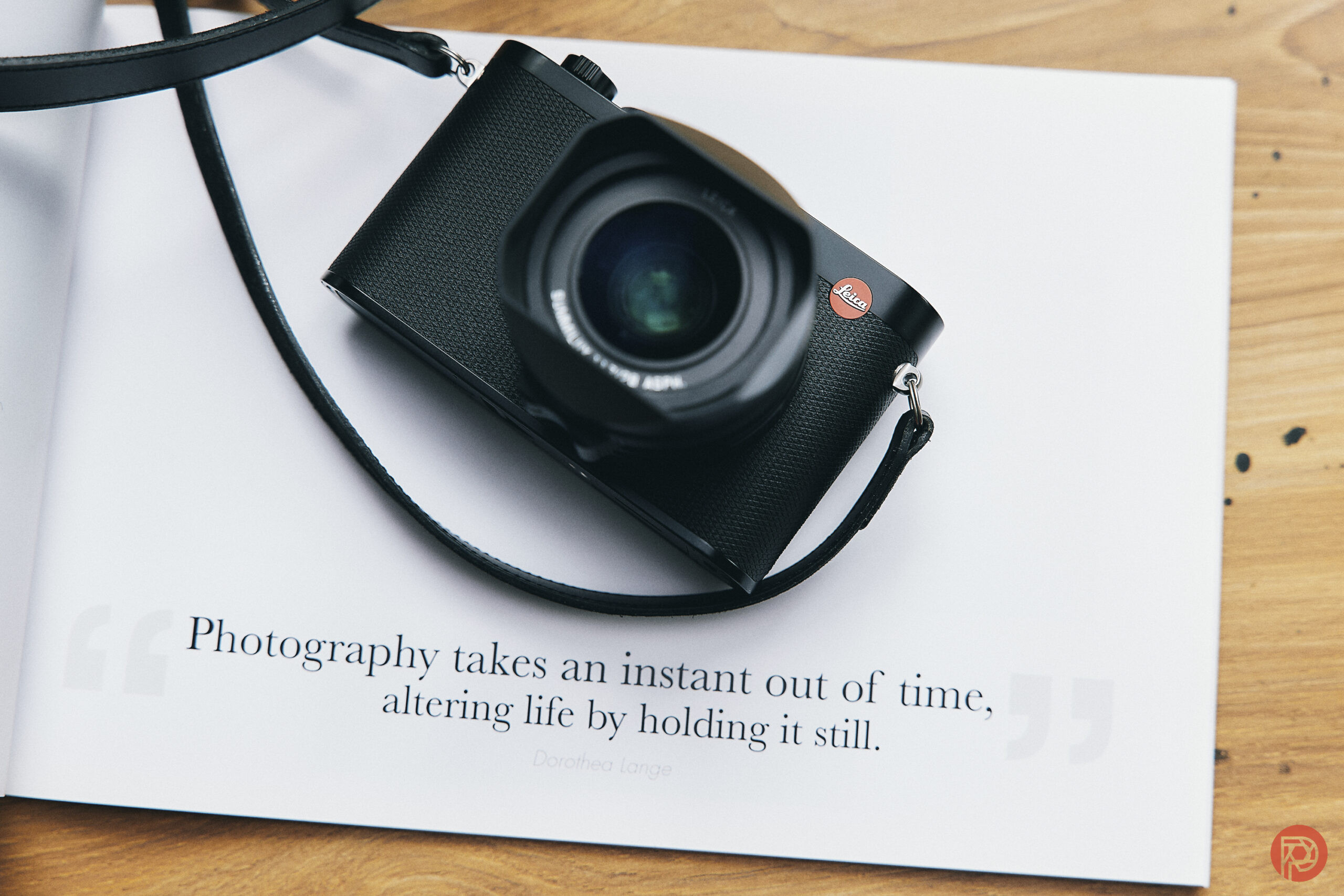 So sánh Leica Q3 và Fujifilm GFX 100RF: Lựa chọn nào tốt hơn?