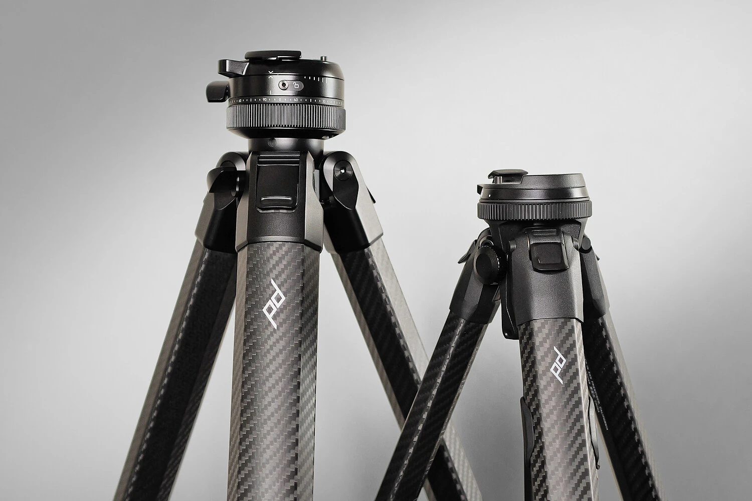 So sánh Peak Design Travel vs Pro Tripod: Chọn chân máy nào?
