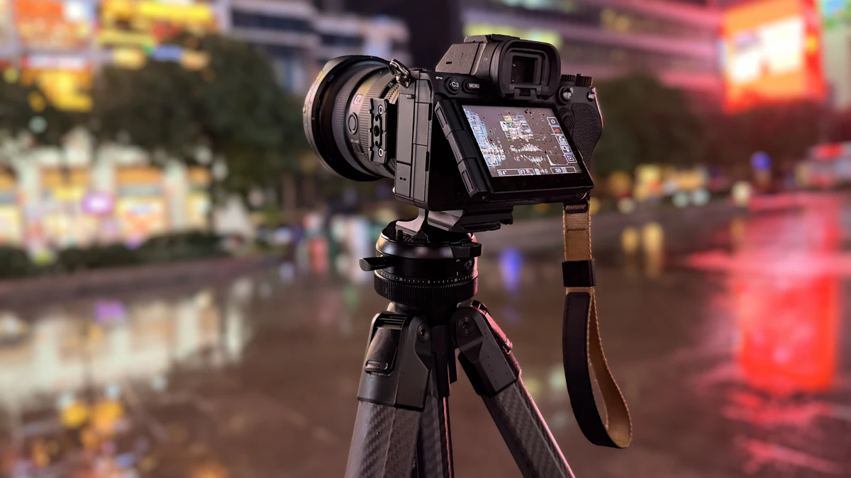So sánh chân máy Peak Design Travel Tripod và Peak Design Pro Tripod