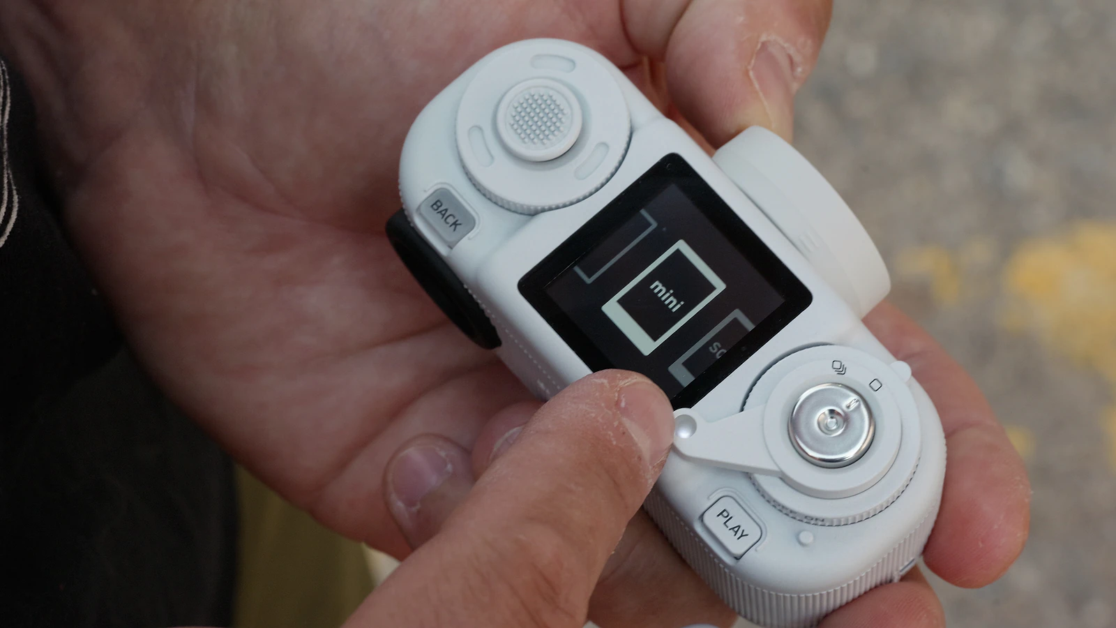 Fujifilm Instax Pal 2 Review: Trải Nghiệm Chụp Ảnh Độc Đáo - Hình 2
