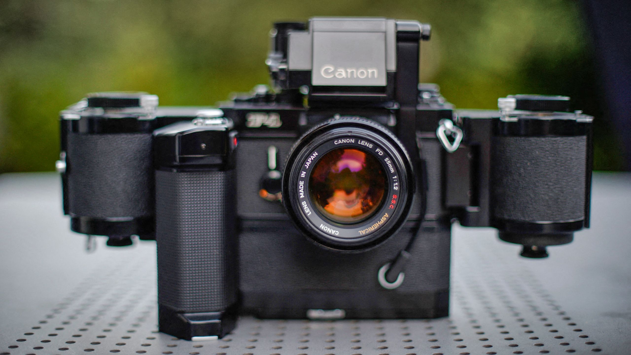 Canon F-1: Bước Ngoặt Giúp Canon Thách Thức Nikon Thời Kỳ Hoàng Kim