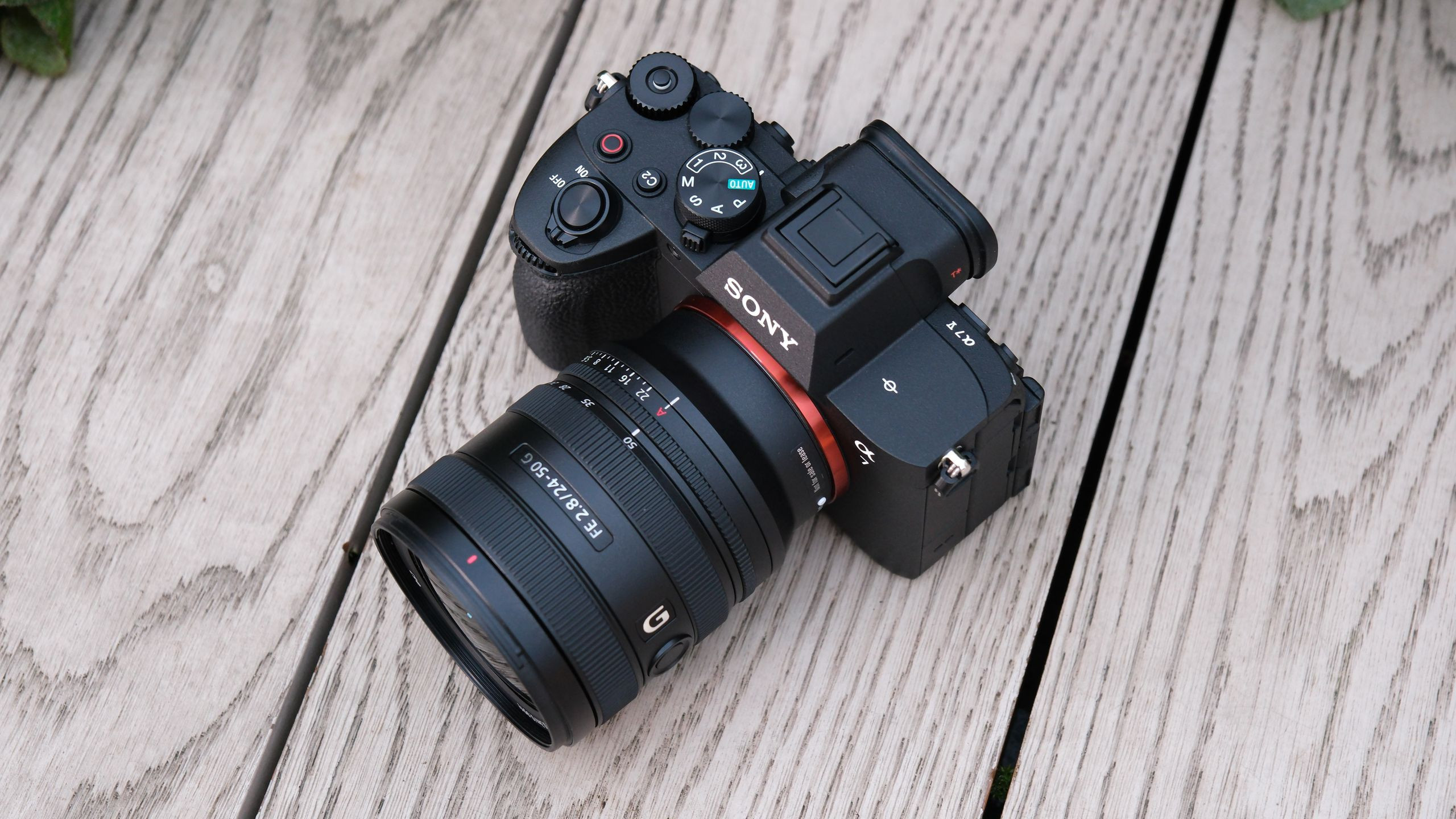 Sony A7 V vs A7R VI: Cuộc Đua Đỉnh Cao Mirrorless Full-Frame 2026