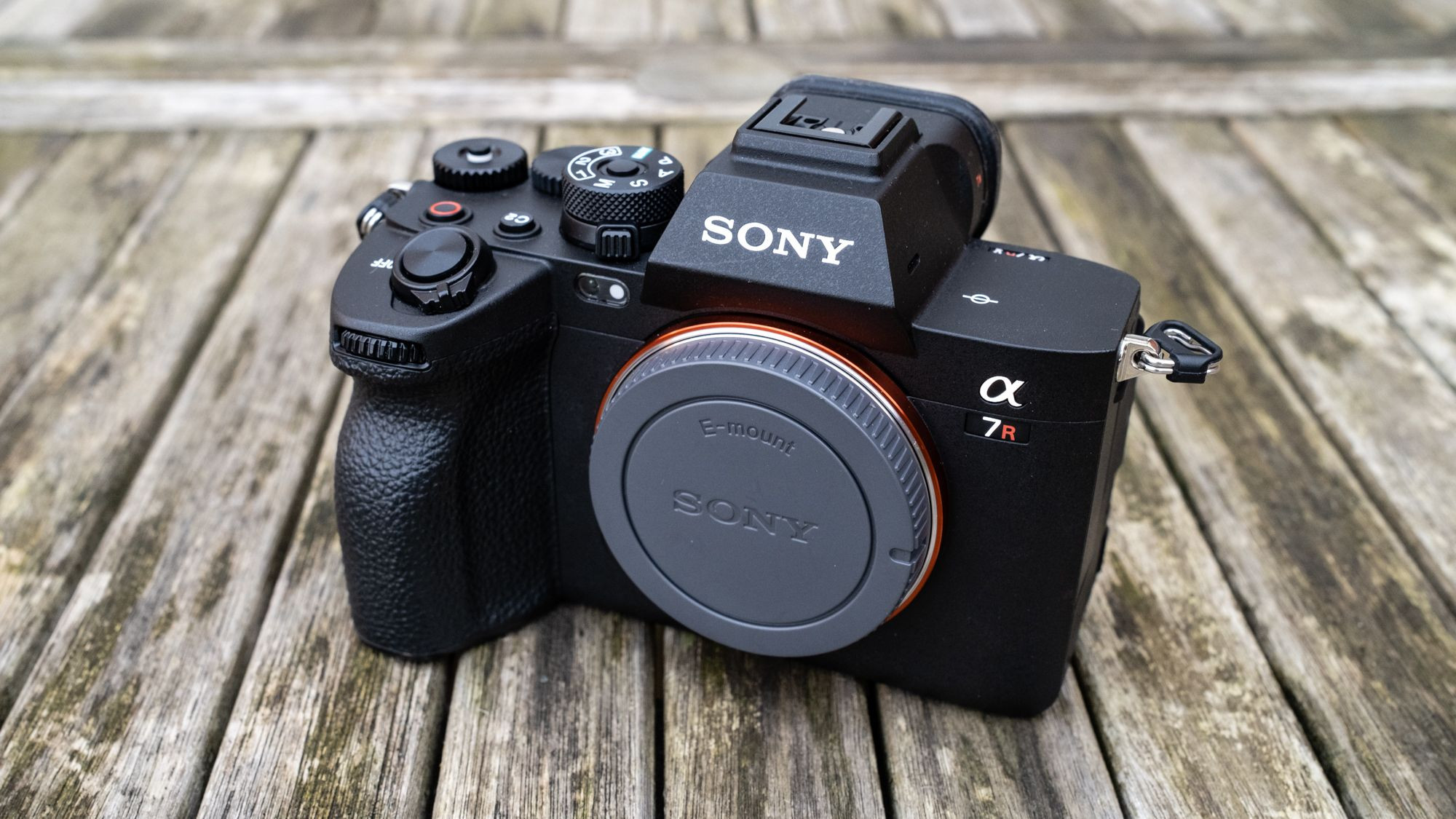 Sony A7R V Giá Sốc: Lý Do Nên Chọn Thay Vì Phiên Bản VI Mới Nhất