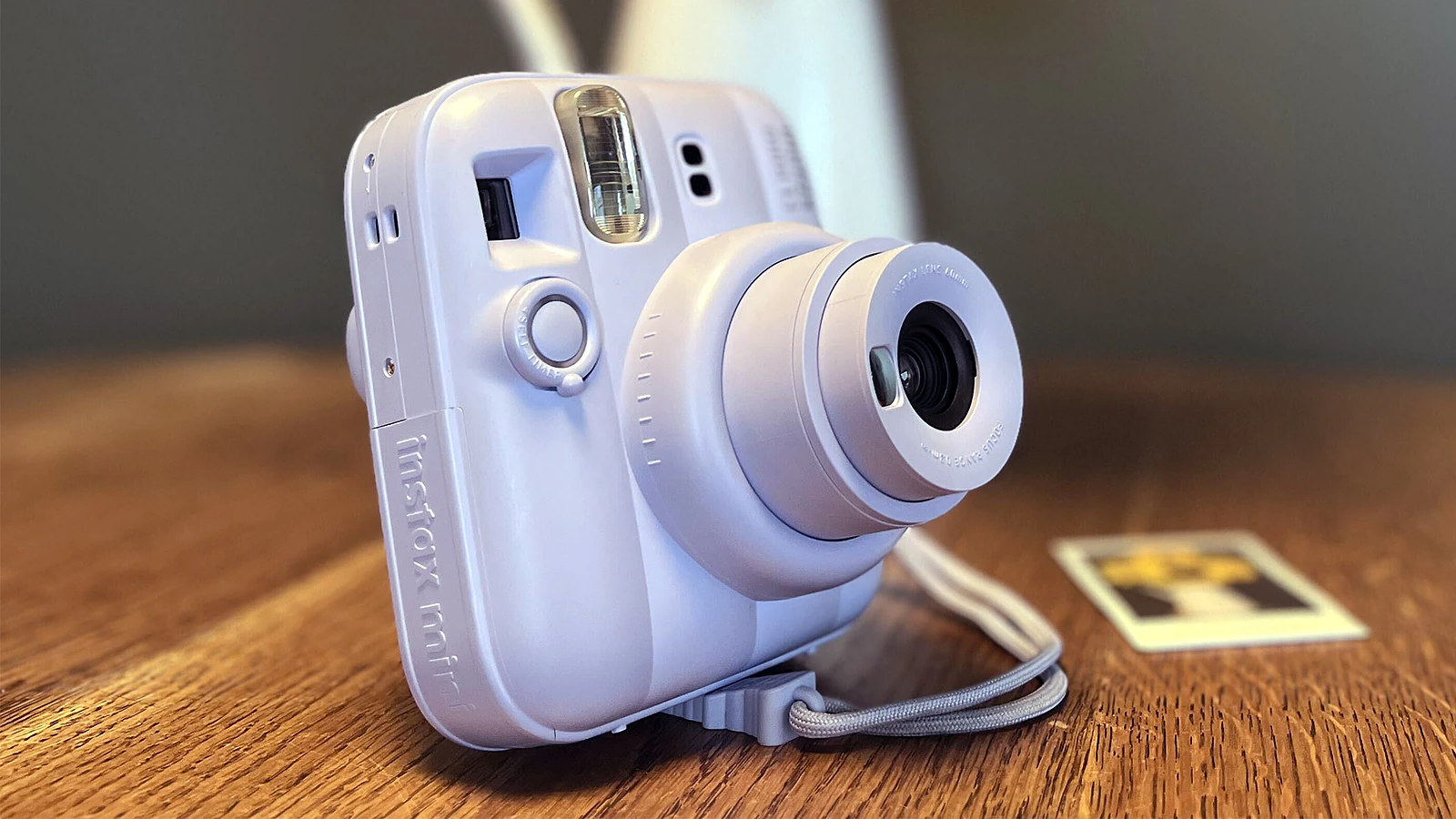 Fujifilm Instax Mini 13: Review Máy Ảnh In Hình Tức Thì Đi Tiệc - Hình 1