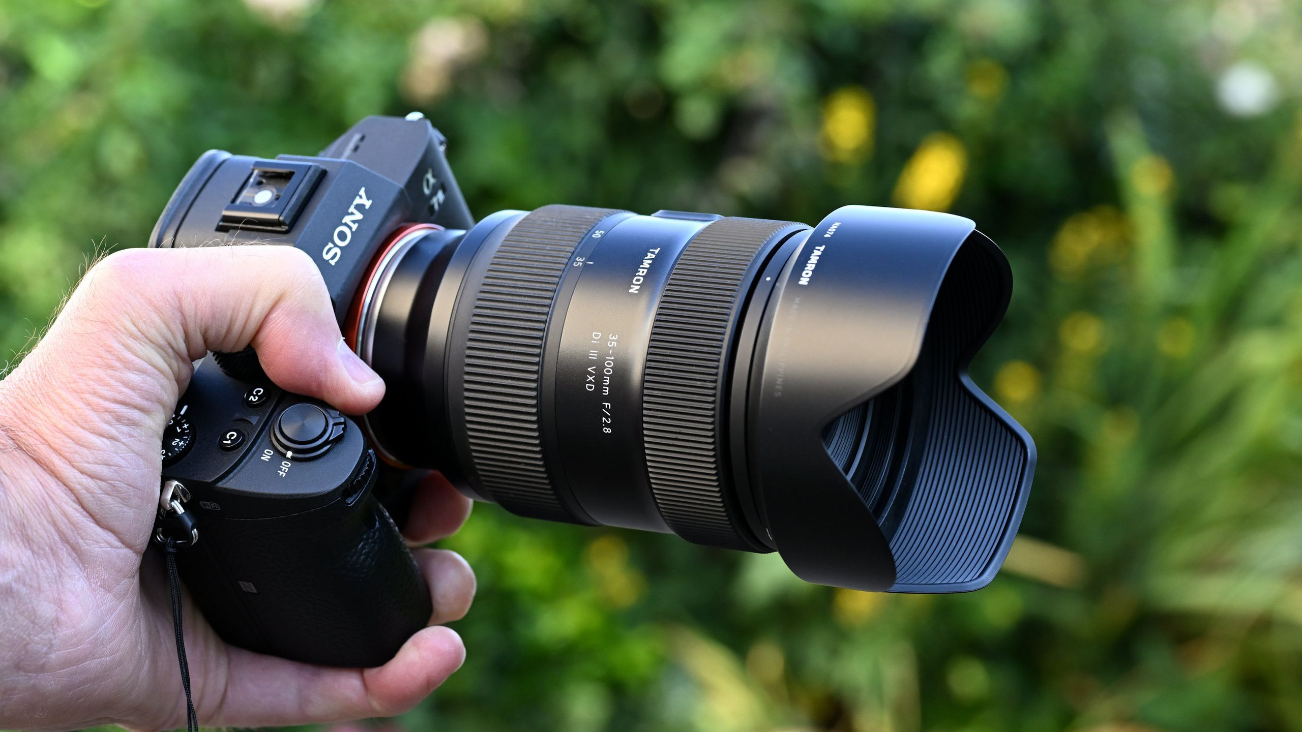 Sony Tiết Lộ Danh Sách Ống Kính Thứ Ba Tương Thích E-Mount & Tin