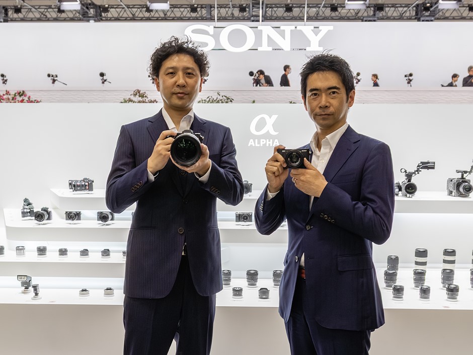 Sony ZV và RX100: Khác Biệt Mấu Chốt - Chọn Máy Ảnh Nào Cho Bạn?