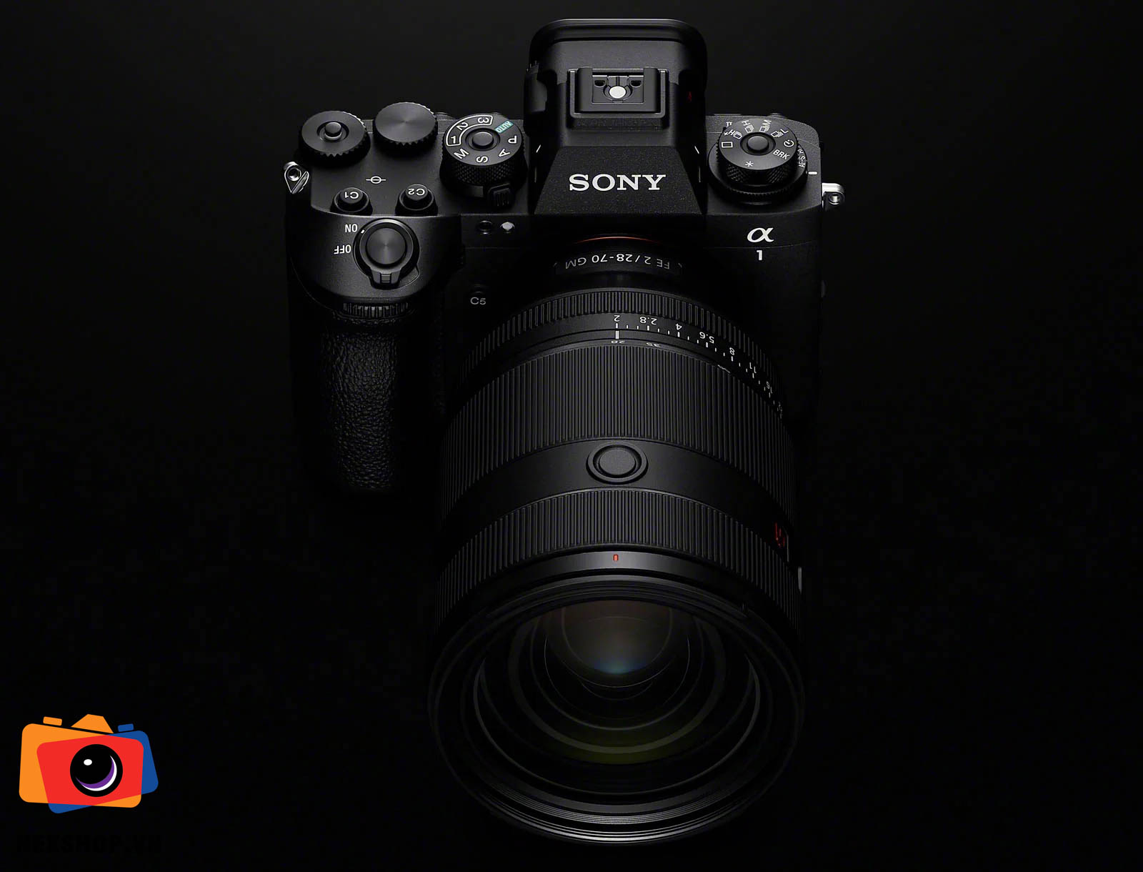 Sony-gioi-thieu-ban-cap-nhat-firmware-moi-nhat-cho-may-anh-Sony-A1-M2_ILCE-1M2_SEL2870GM_image_front_top-Large.jpg