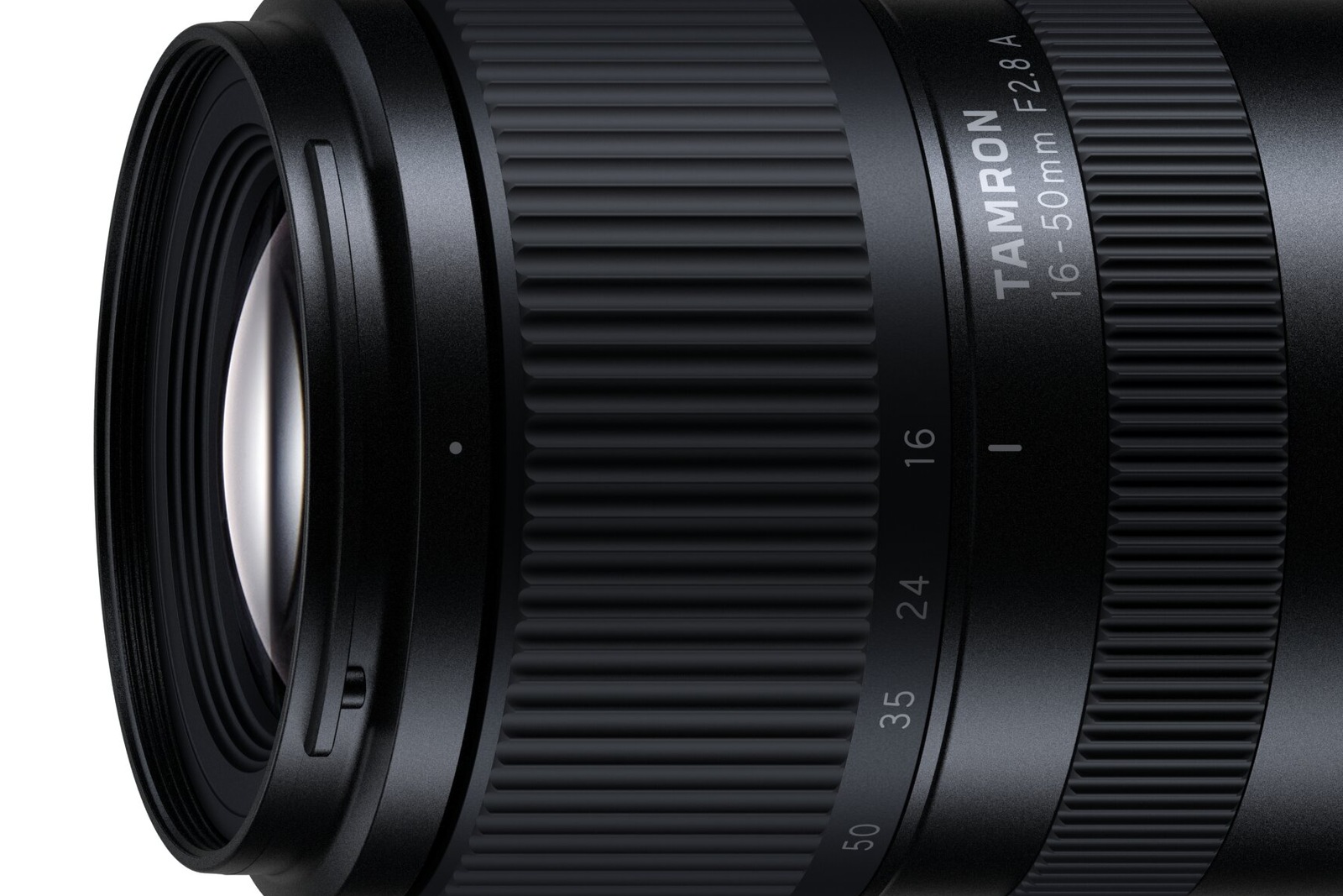 Cận cảnh độ phân giải cao cụm thấu kính trước phủ Fluorine và vòng zoom cao su của Tamron 16-50mm F/2.8 A B091