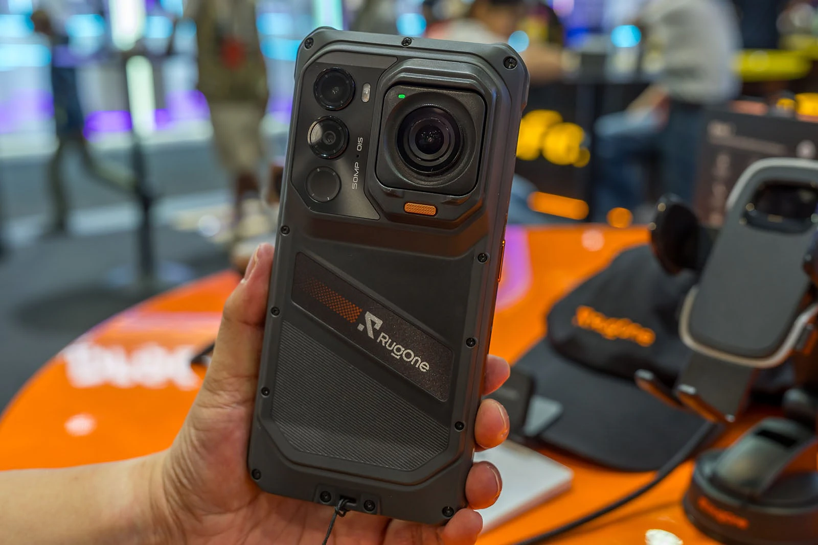 RugOne Xsnap 7 Pro: Đánh Giá Camera Hành Trình Tích Hợp Điện Thoại - Hình 2