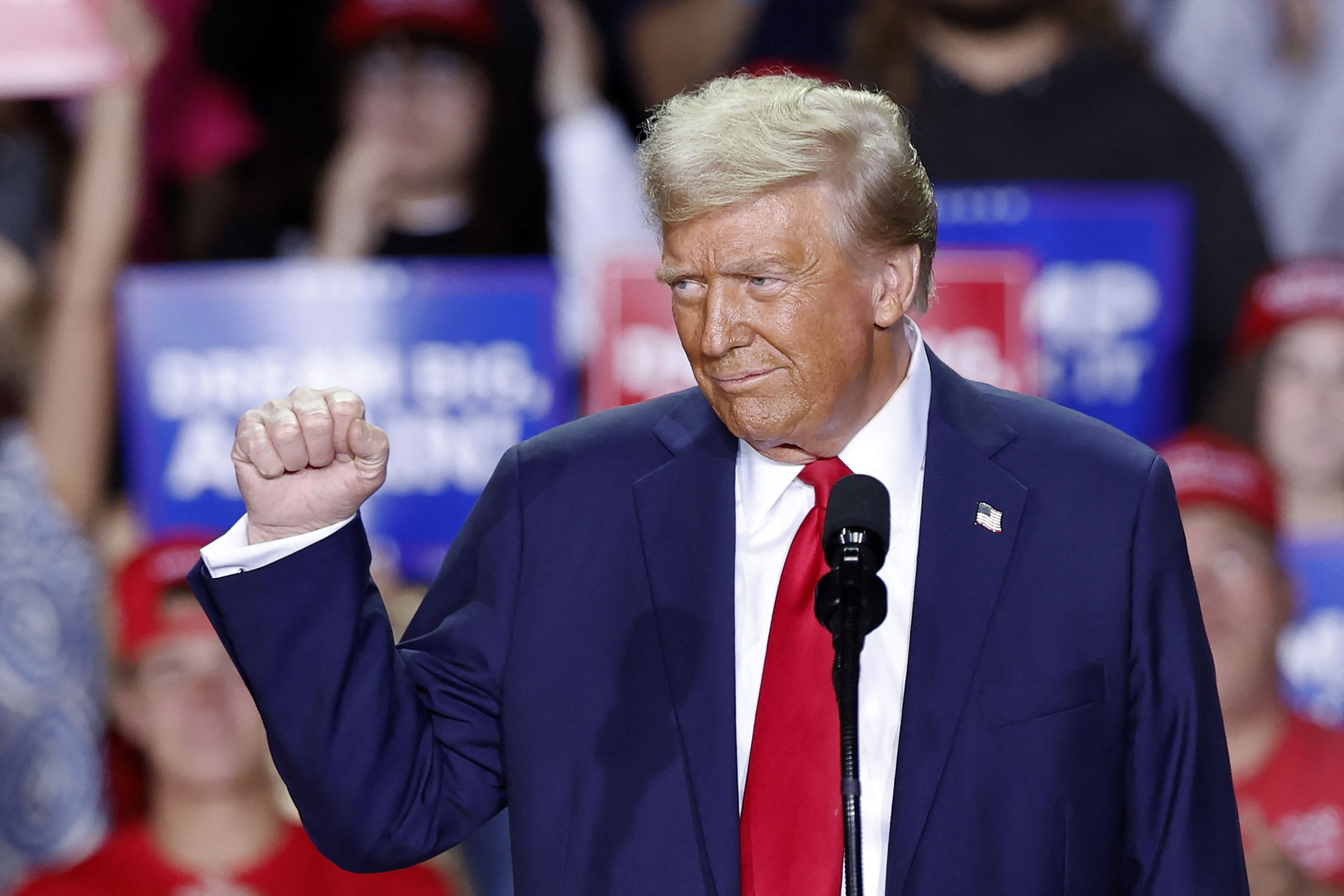 Tranh Cãi Hạ Tầng AI: Trump Khen, Thống Đốc Texas Phản Đối Gắt