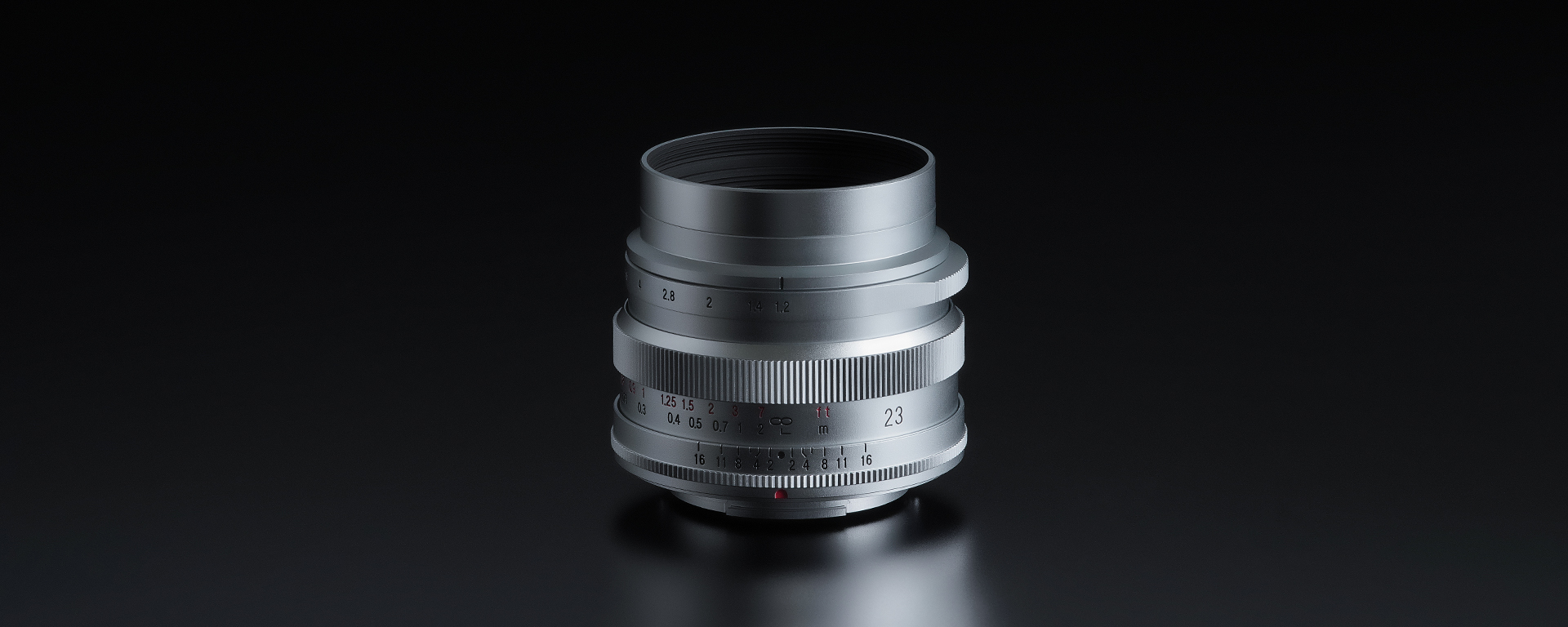 NOKTON 23mm F1.2 Silver gắn loa che nắng vát ren xẻ rãnh kim loại