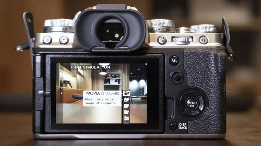 Giao diện tùy chọn các chế độ giả lập màu phim Film Simulation của Fujifilm