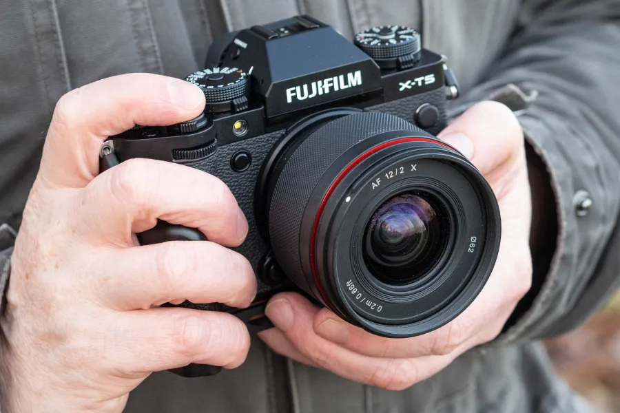 Máy ảnh Fujifilm X-T5 trang bị cảm biến 40.2MP trên tay