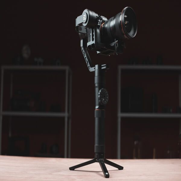 Gimbal DJI Ronin S 2 ổn định nhờ thuận toán Titan