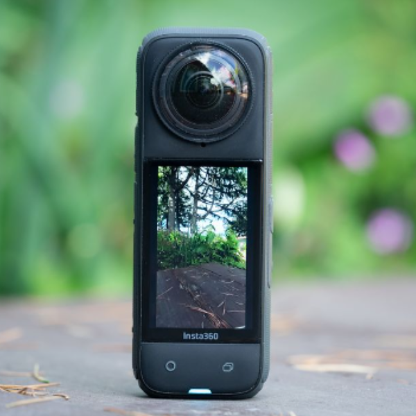 Độ phân giải và cảm biến của Insta360 X4 và X3