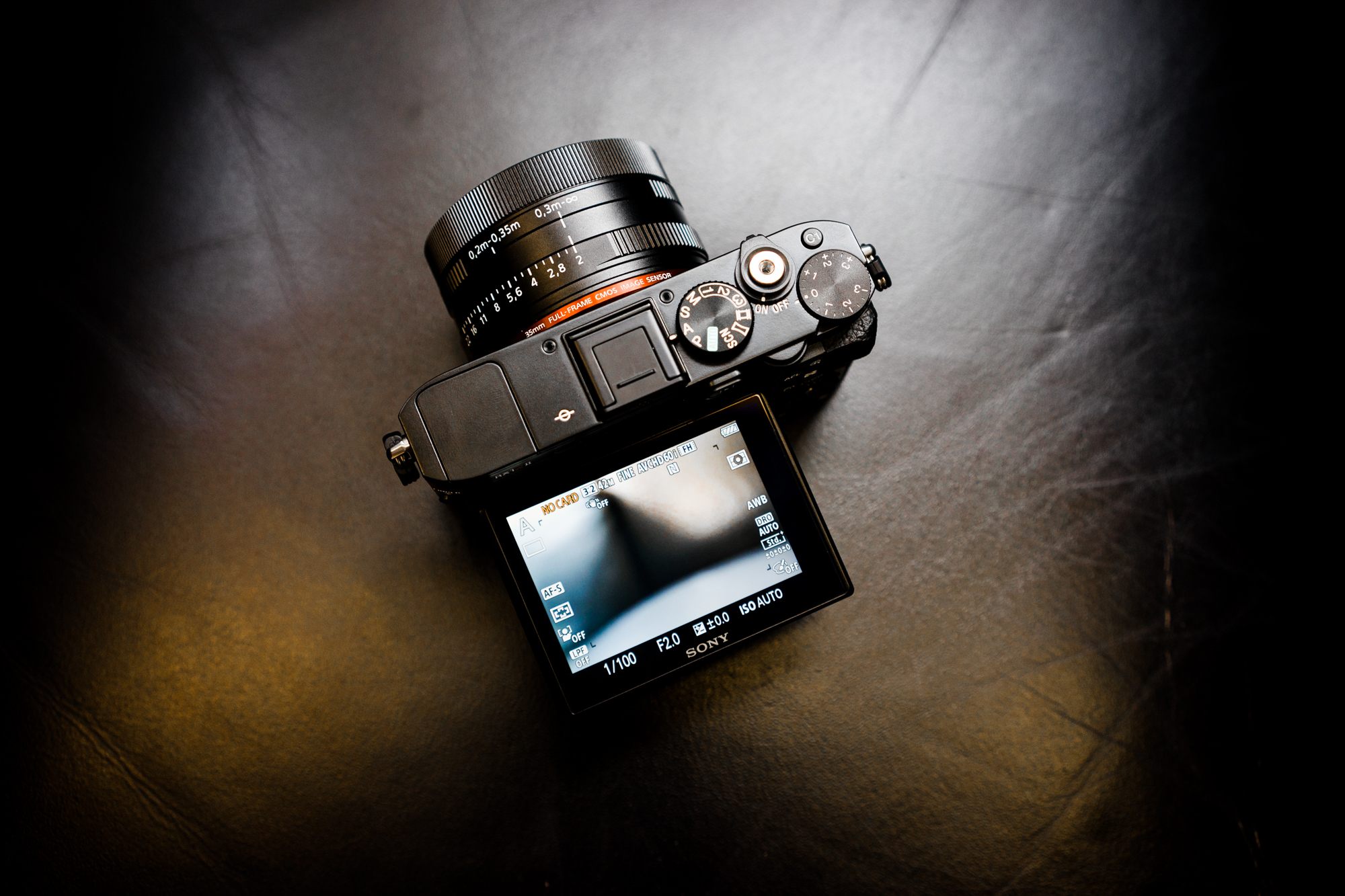 Sony-RX1R-III-Vi-Sao-Lai-Ra-Mat-Vao-2025-Phan-Tich-Chuyen-Sau-2.jpg