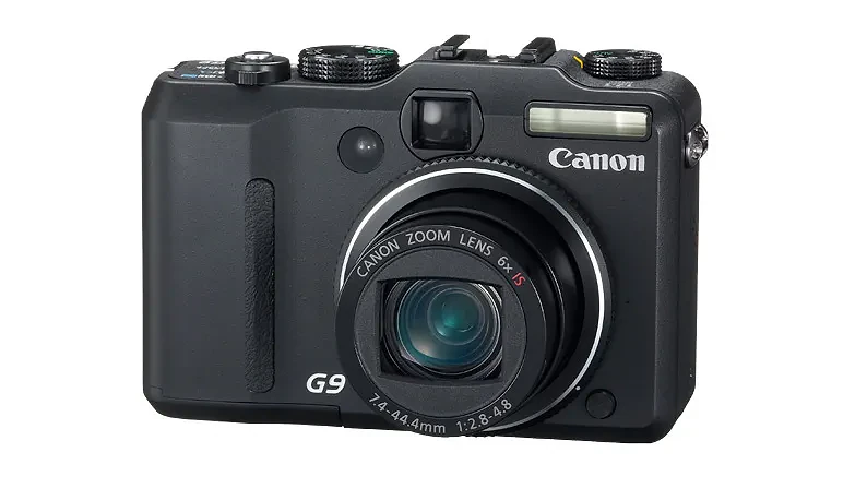 Mặt sau và hệ thống phím bấm điều khiển của Canon PowerShot G9